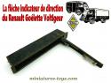 La flèche indicateur de direction 12 Volts du Renault Goélette Galion militaire